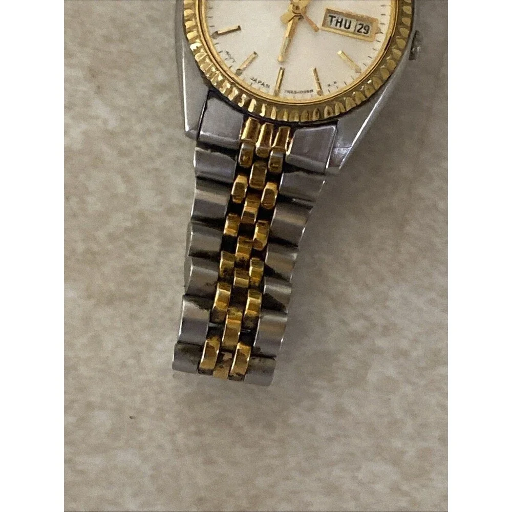 Seiko Watch Women 24mm Silver Dial Two Tone Daydate Round 7N83-0041